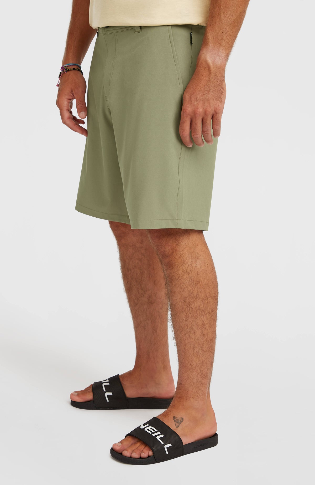 Hybrid 19'' Shorts | Avery Fern