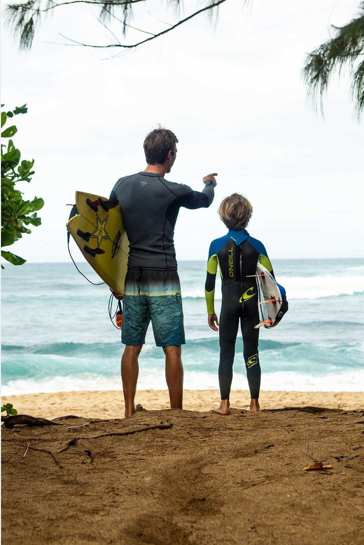 Tips for beginner surfers: our beginner guide to surfing