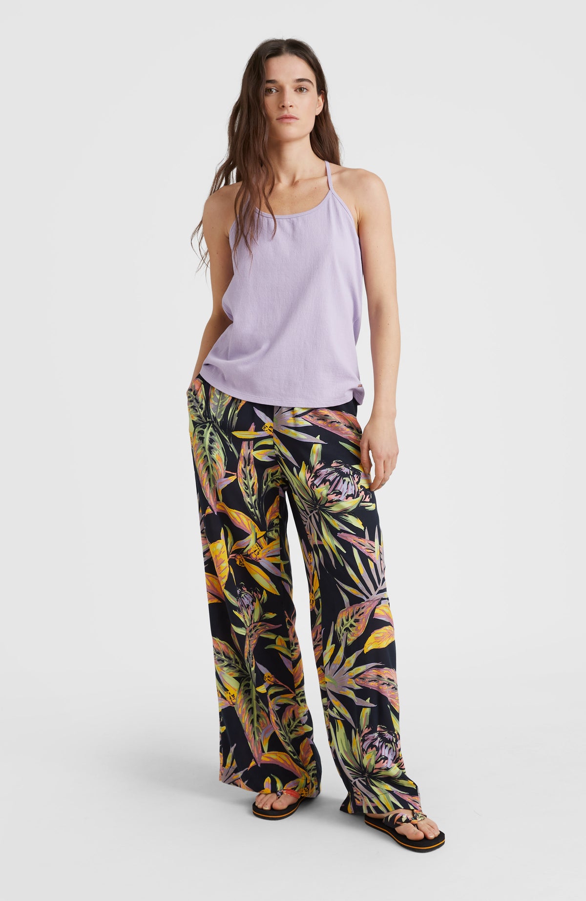 Pieces Lala Floral Print Trousers in Black | iCLOTHING - iCLOTHING